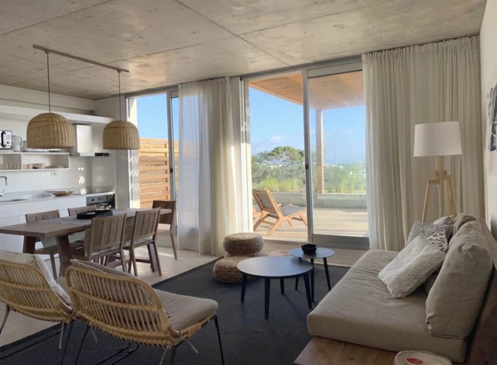 Zaira Nara eligió una cálida casa para hospedarse en Punta del Este. Foto: Instagram.