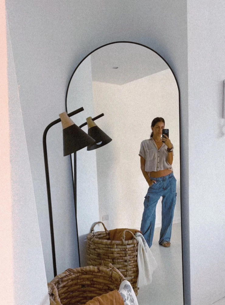 Zaira Nara wore jean cargo pants.  Photo: Instagram.
