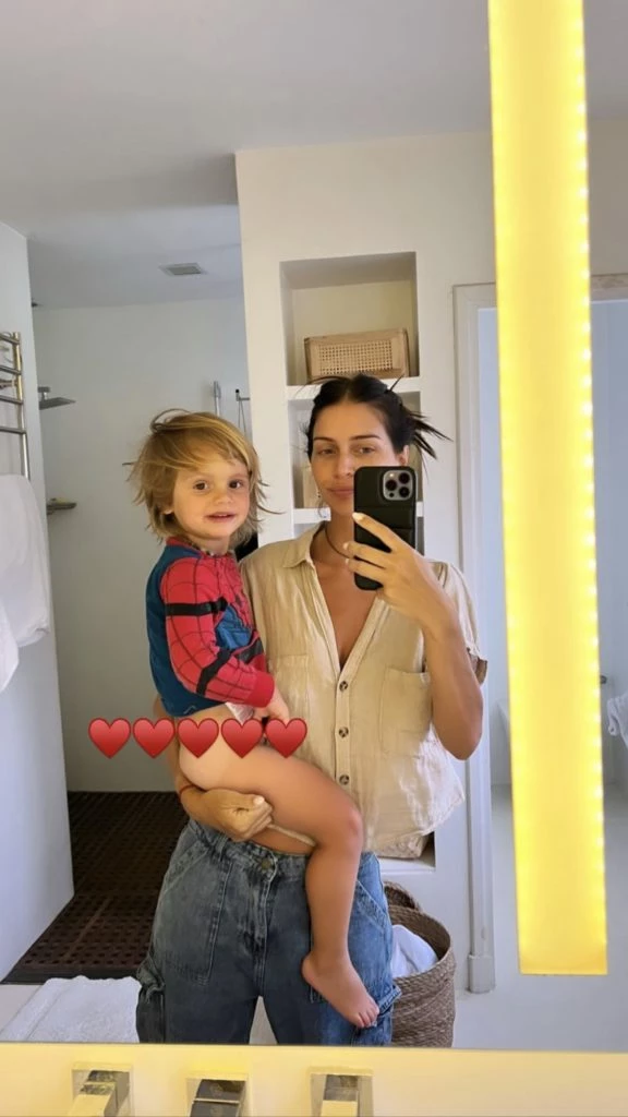 Zaira Nara lució un pantalón cargo de jean