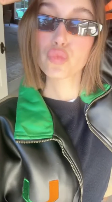 hailey bieber nuevo look corte bob