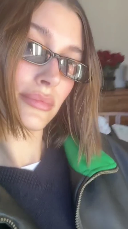 hailey bieber nuevo look corte bob