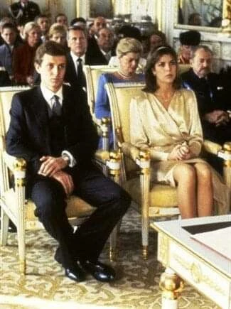 la discreta boda civil de Carolina de Mónaco y Stefano Casiraghi