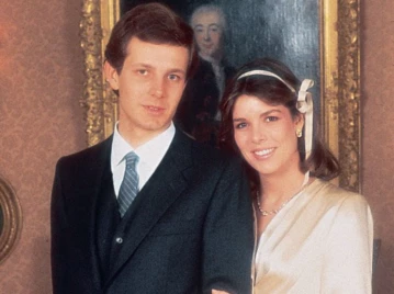 la discreta boda civil de Carolina de Mónaco y Stefano Casiraghi