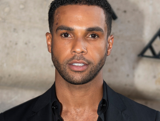 Quién es Lucien Laviscount, el actor de Emily in Paris que se perfila como el nuevo James Bond