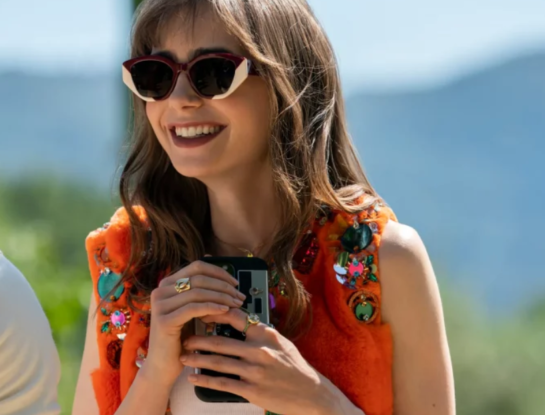 Rich girl nails, la manicura minimalista y elegante que se luce en Emily in Paris