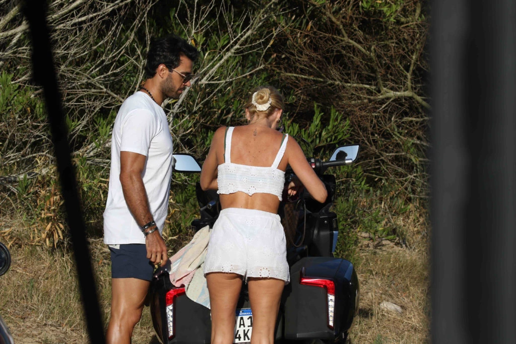 Nicole Neumann y Manu Urcera en Punta del Este. Foto Ramiro Souto