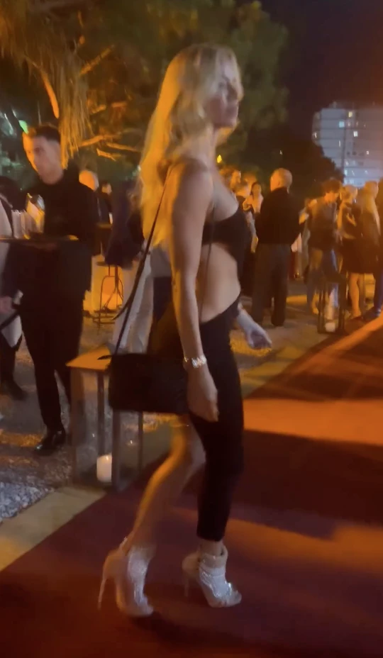 look cut out de Nicole Neumann