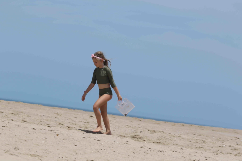 Zaira Nara y sus hijos en Punta del Este. Foto: RSFOTOS.