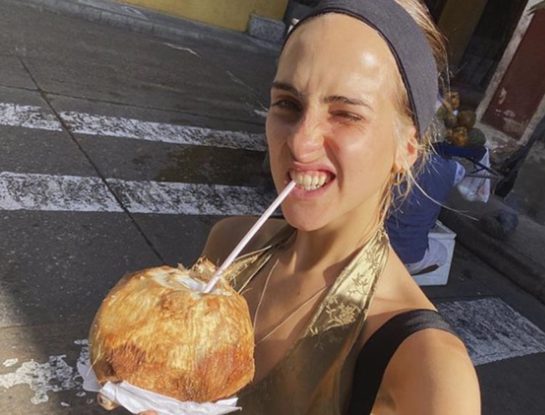 Ámbar de Benedictis volvió a lucir uno de sus peinados preferidos, que es tendencia en 2023