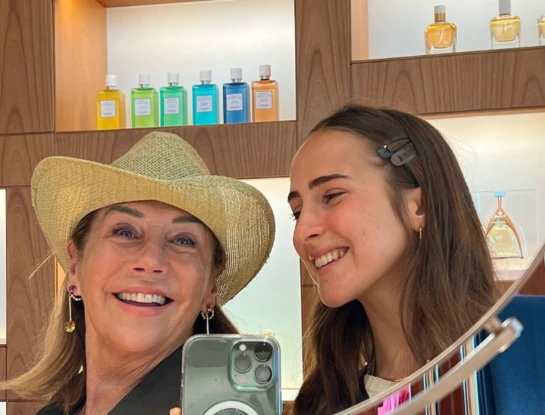 Ámbar de Benedictis y su abuela, Marcela Tinayre