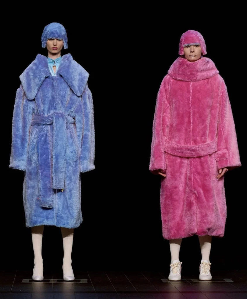 Anrealage presentó un original desfile en Paris. Foto: Instagram.