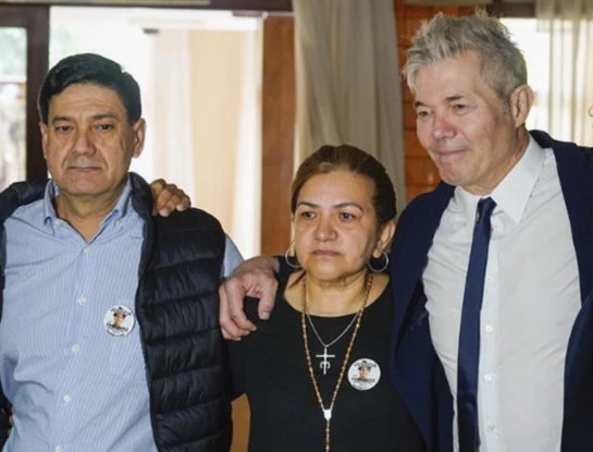 La emotiva imagen de Silvino Báez con Sarah, la bebita de Fernando Burlando y Barby Franco