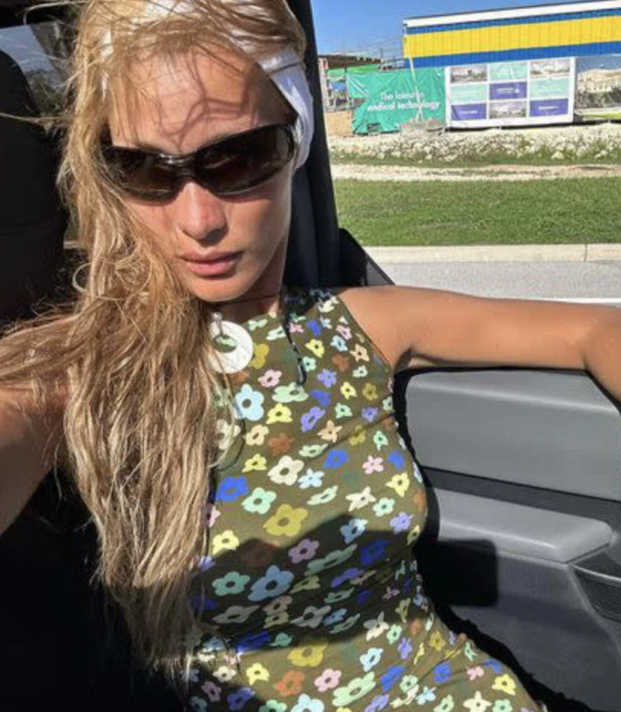 Bella Hadid es fanática de las vinchas de algodón. Foto: Instagram.