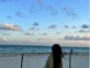 Zaira Nara pasea por las playas de Cancún con un exclusivo bolso personalizado