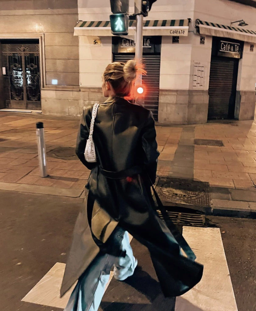 Camila Homs con un look Y2K en Madrid. Foto: Instagram.