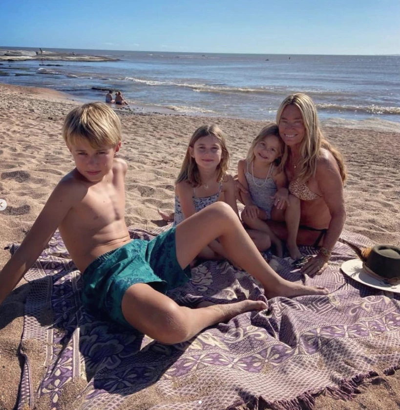 María Emilia con nietos