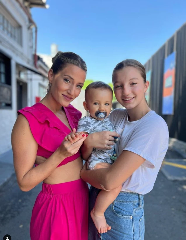 Mica Viciconte con Allegra Cubero y Luca