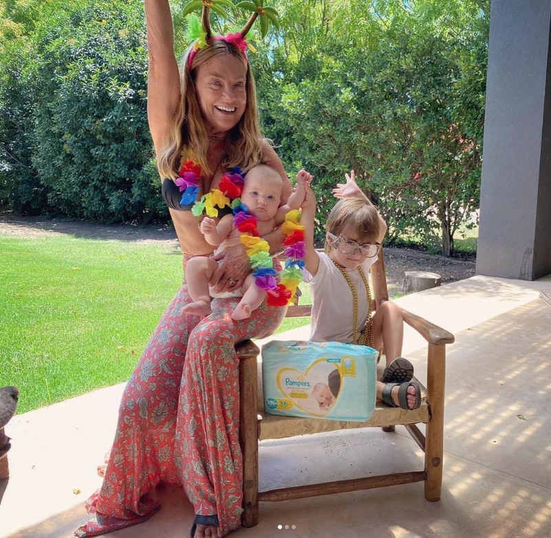 María Laura con nietos Ernestito y Nieves