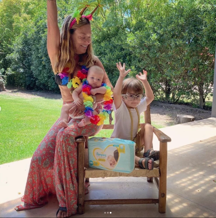 María Laura con nietos Ernestito y Nieves