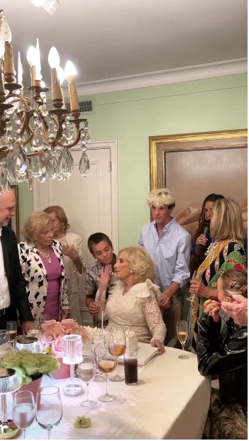Mirtha Legrand con bisnietos