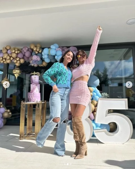 Antonela Roccuzzo con amigas