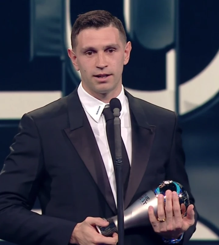 Dibu Martinez mejor arquero 2023 en The Best