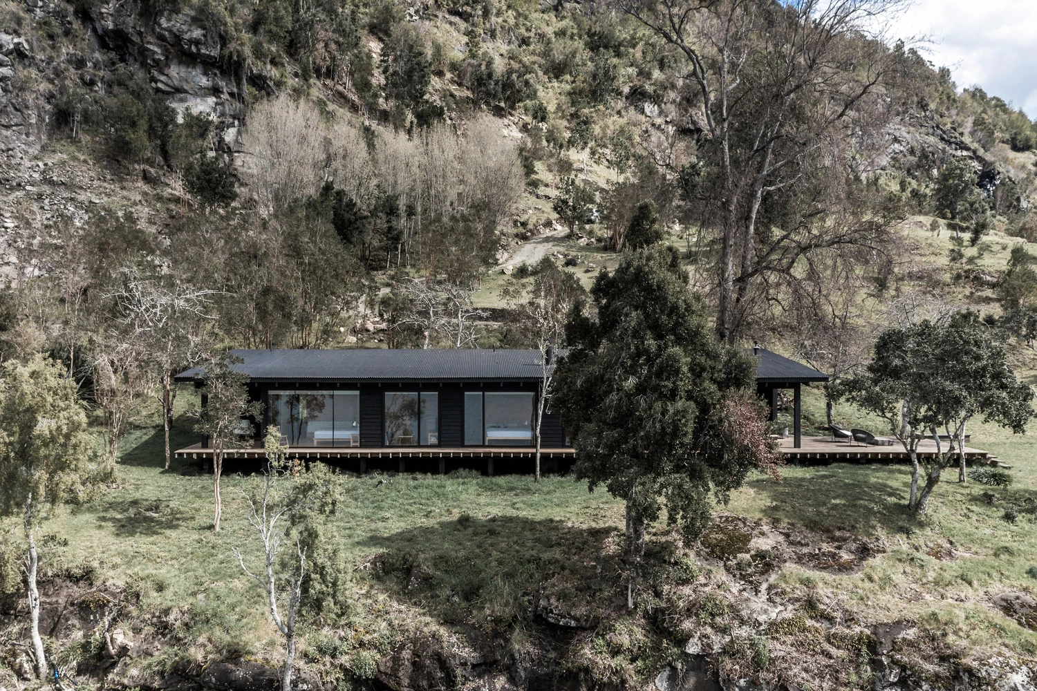 Casa del lago: un refugio con vistas soñadas y la madera como protagonista