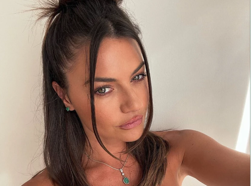 Sofia Jujuy se tira de un paracaidas