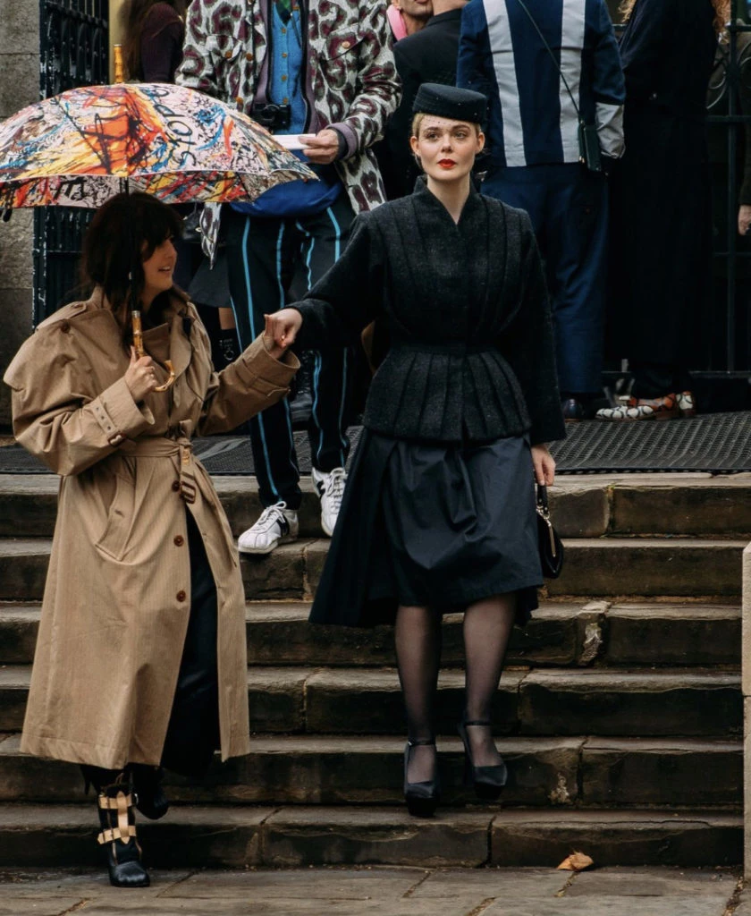 Elle Fanning con un look total black. Foto: Instagram.