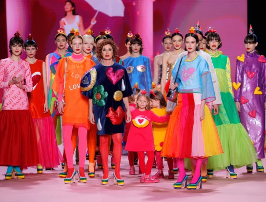 Agatha Ruiz de la Prada llenó de colores las pasarelas de la Semana de la Moda de Madrid