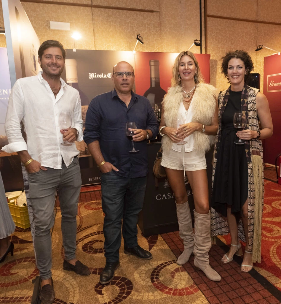 Dolores Barreiro, su novio Santiago Gomez Romero y amigos