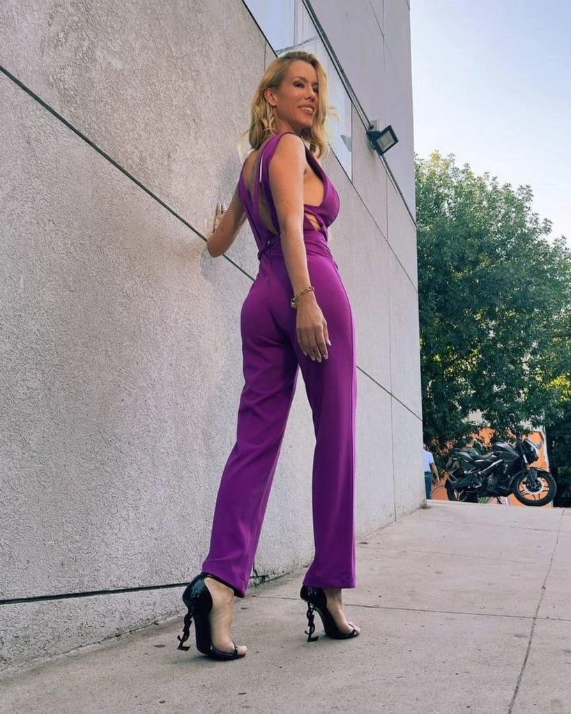 El look púrpura de Nicole Neumann