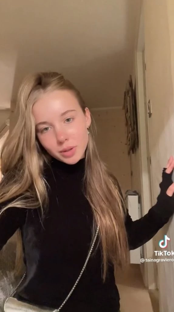 El look total black de Taína Gravier