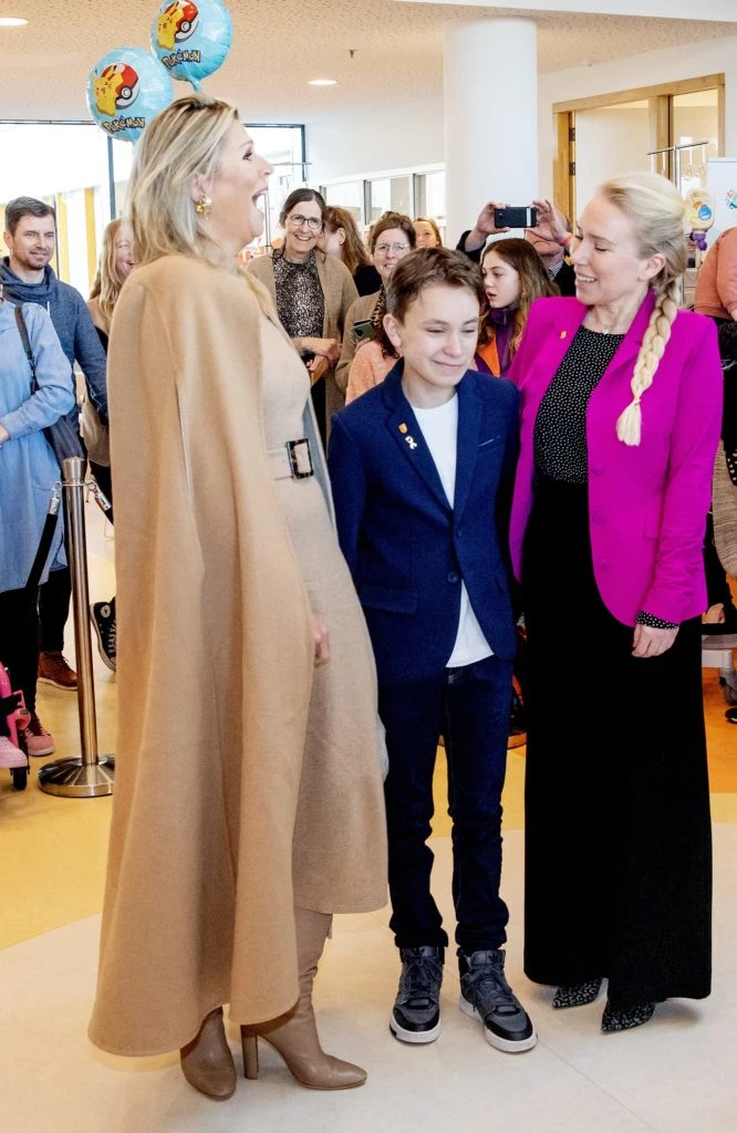 Maxima zorreguieta total look en camel