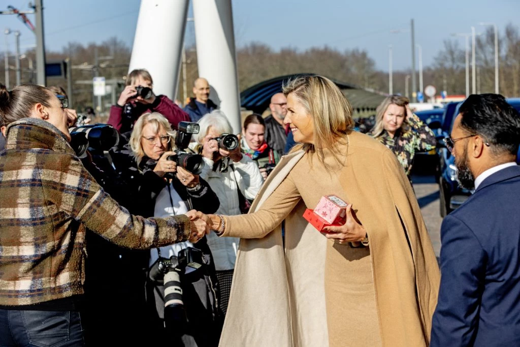 Maxima zorreguieta total look en camel