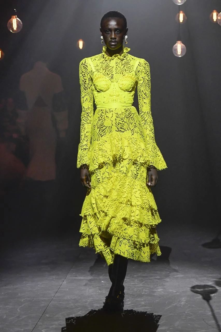 Desfile Erdem, otoño invierno 2023/24, en el Fashion Week de Londres.