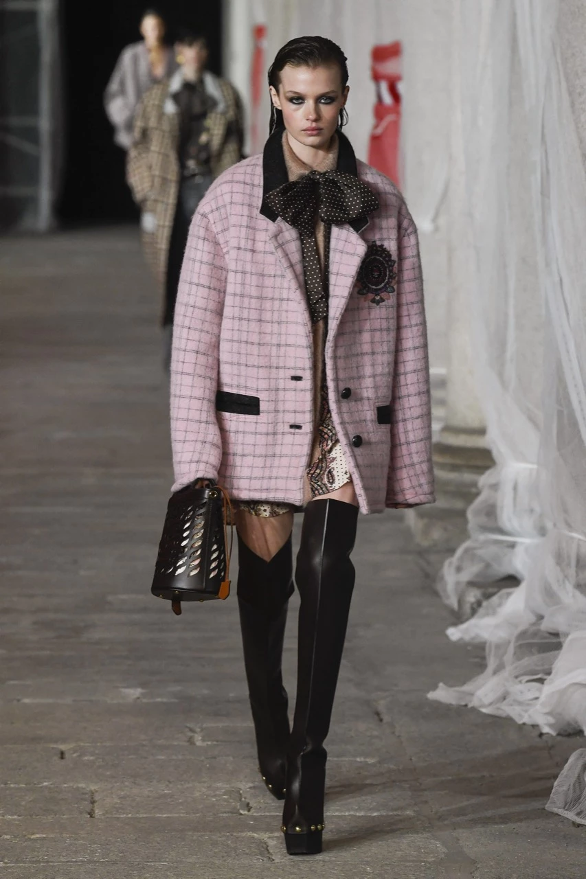 Desfile Etro, otoño invierno 2023/24 en Milán Fashion Week.