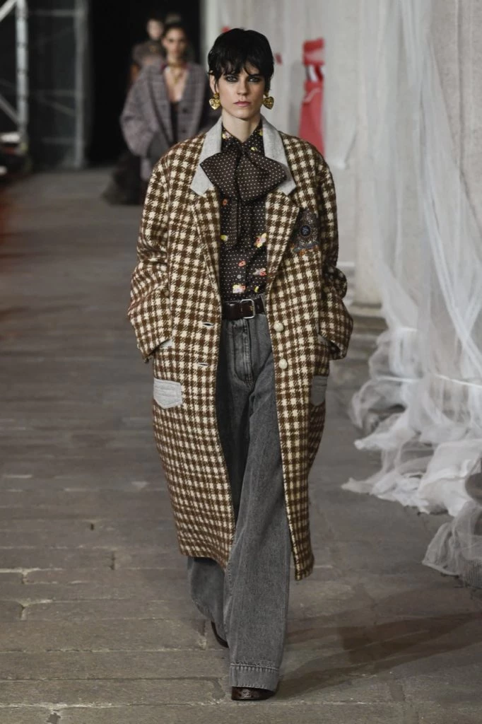 Desfile Etro, otoño invierno 2023/24 en Milán Fashion Week.