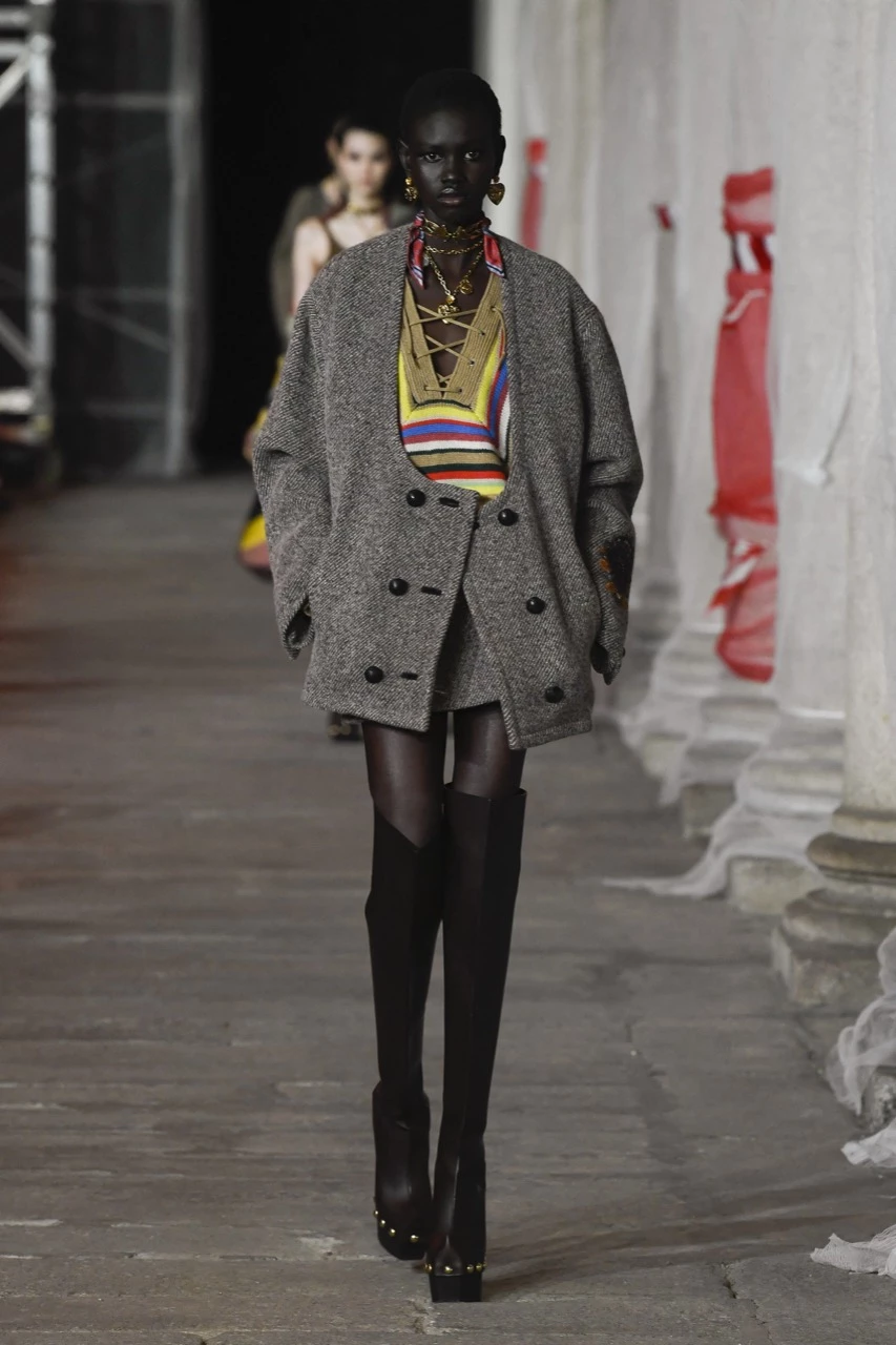 Desfile Etro, otoño invierno 2023/24 en Milán Fashion Week.