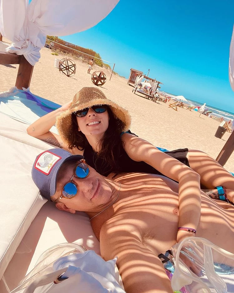 Gime Accardi y Nico Vázquez vacacionan en la playa