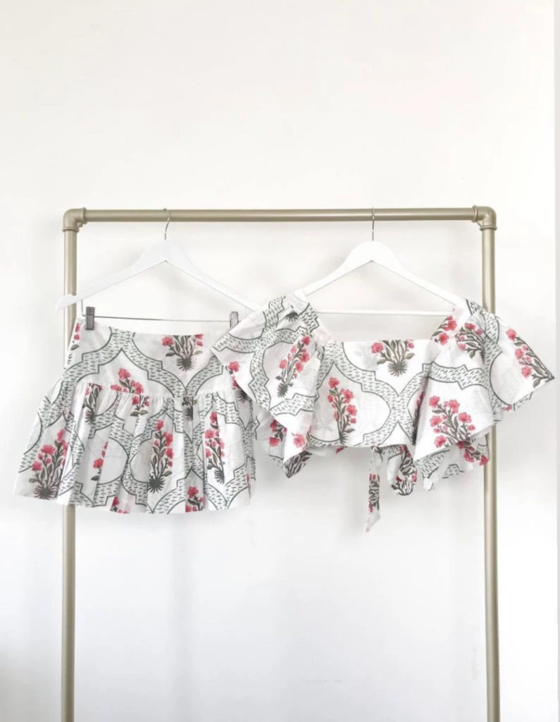 Detalles del look de Cami Homs. Foto: Instagram.