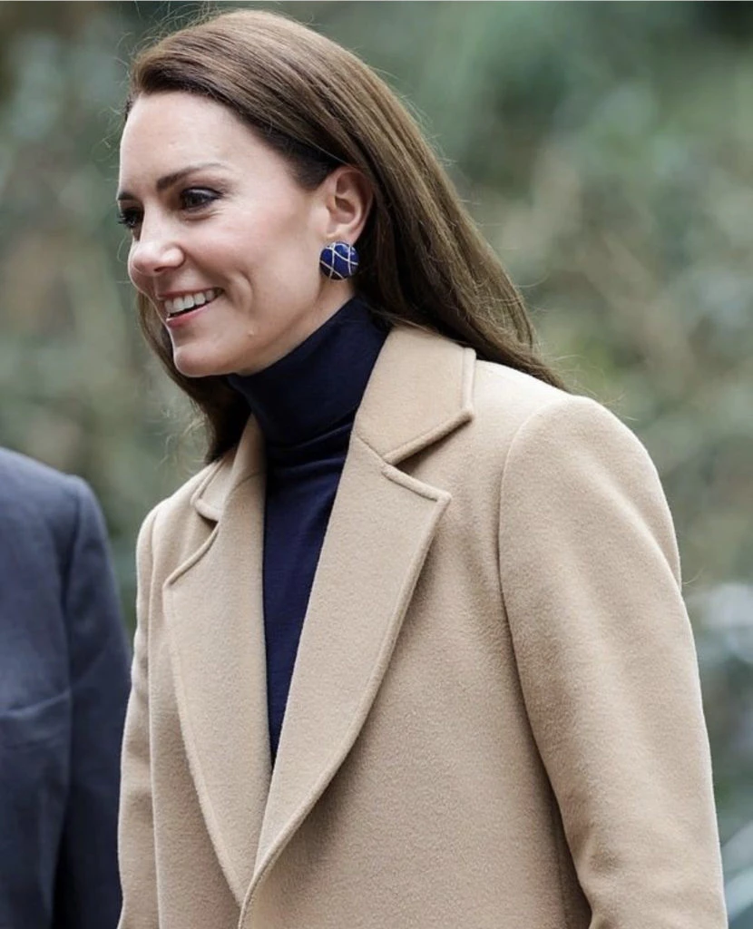 Kate Middleton y su look bitono. Foto: Instagram.