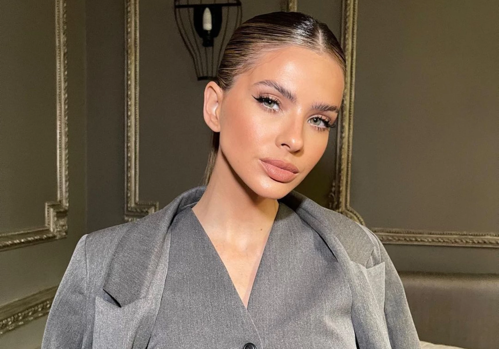 La China Suárez cautivó con su look sastrero