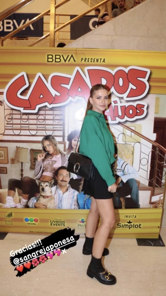 La China Suárez en el teatro con sus botas Chelsea. Foto: Instagram.