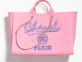 La empresaria lució un maxi bolso de Chanel. Foto: web.