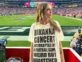 La llamativa remera de Cara Delevigne en el show de Rihanna en el Super Bowl