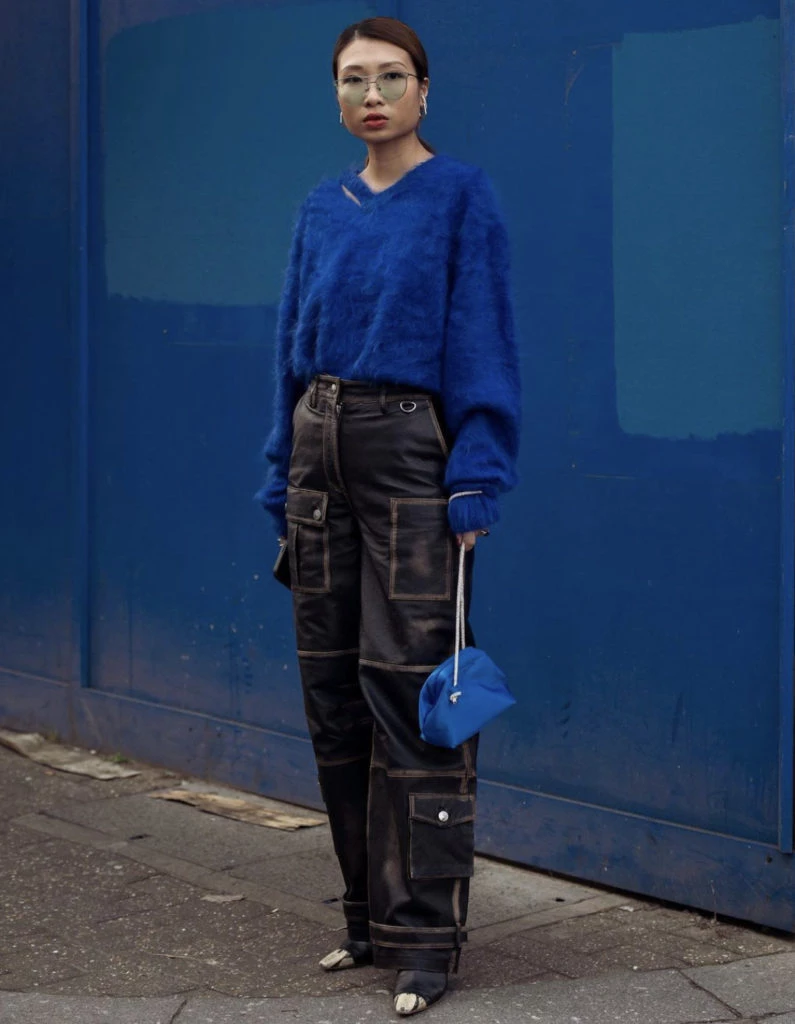 Los pantalones cargo mantienen su reinado absoluto. Foto: @streetstylespy.dk.