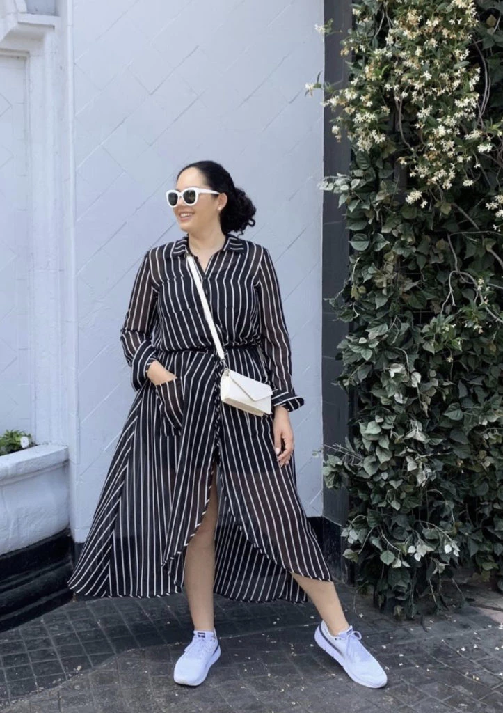 Los vestidos con zapatillas son perfectos para los días más calurosos del año