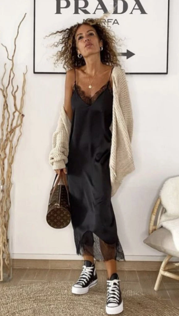 Los vestidos con zapatillas son perfectos para los días más calurosos del año