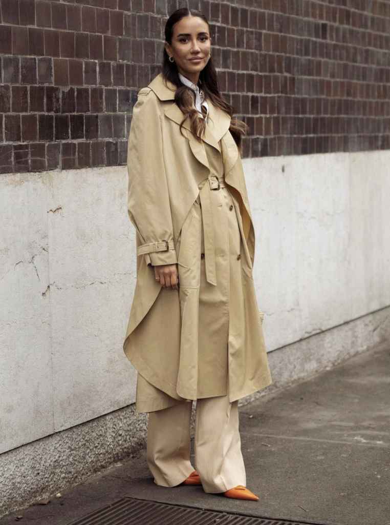 Los trench reversionados fueron un must en las calles. Foto: Instagram.